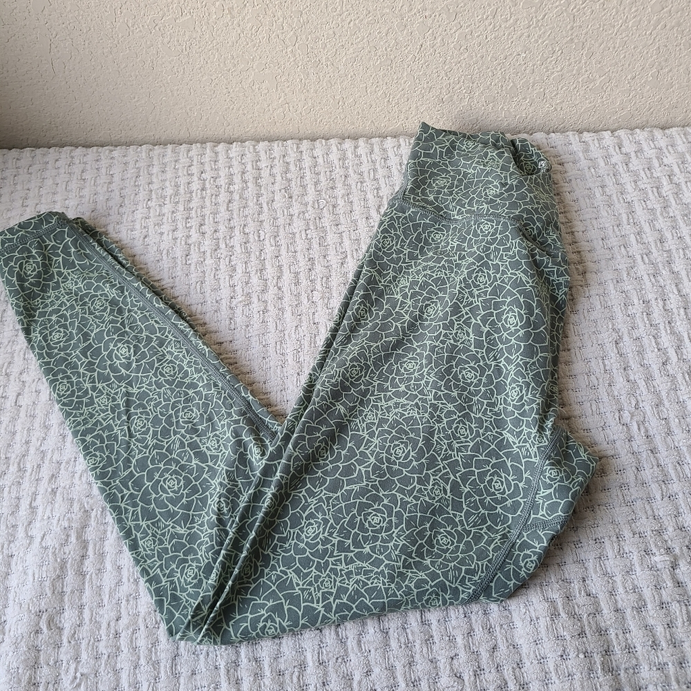 Buff Bunny Athletic Sage Green Leggings Women's Size M